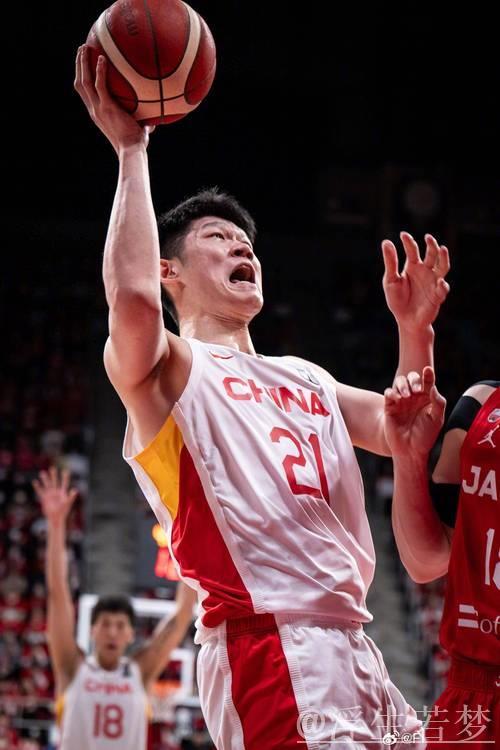 胡金秋率队夺冠后热泪盈眶，回顾CBA感人瞬间